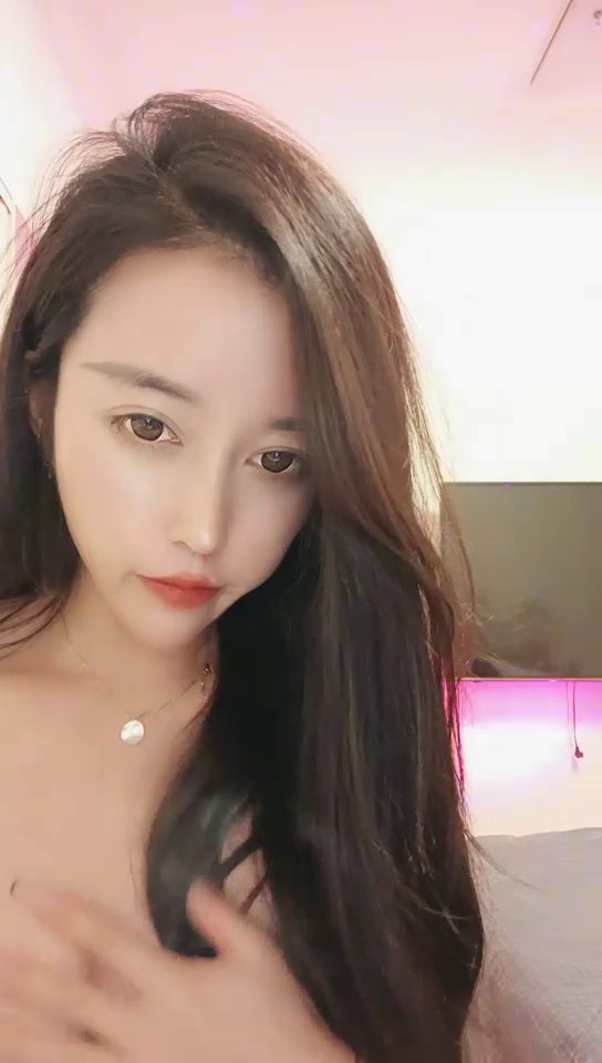 火辣女模一库一库：全身蕾丝、极度性感