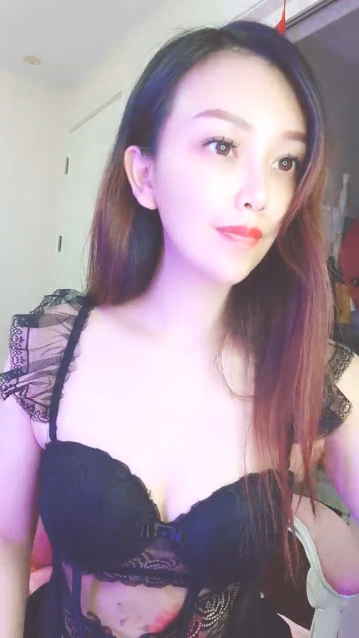 气质长发御姐范美少妇，高挑模特身材