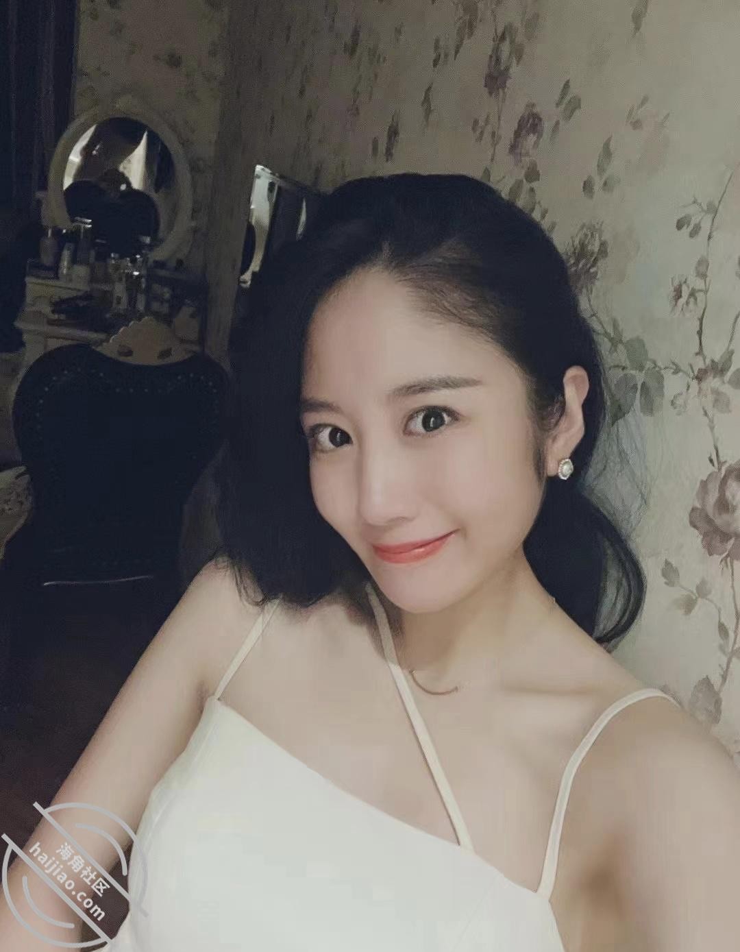 海角社区流出大瓜温州叶丛（顶级PUA女）， 逼男的退婚 吃两头粮被曝光