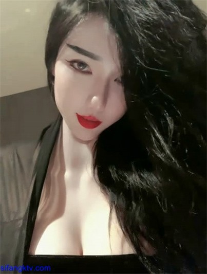 极品骚货网红『顾灵曦』最新露点露脸