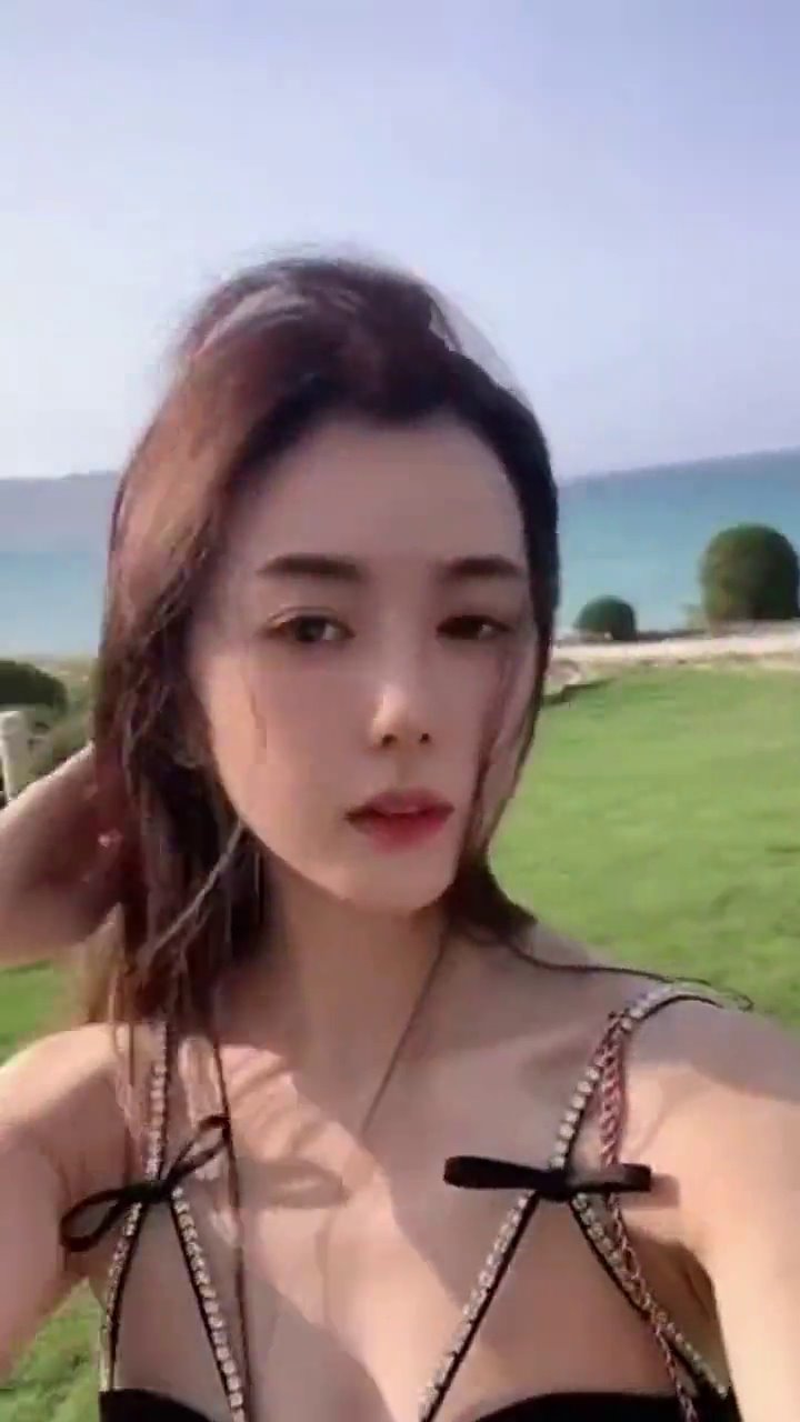 高颜值骚人妻 看着面无表情 其实下面被猛男操出大量豆浆