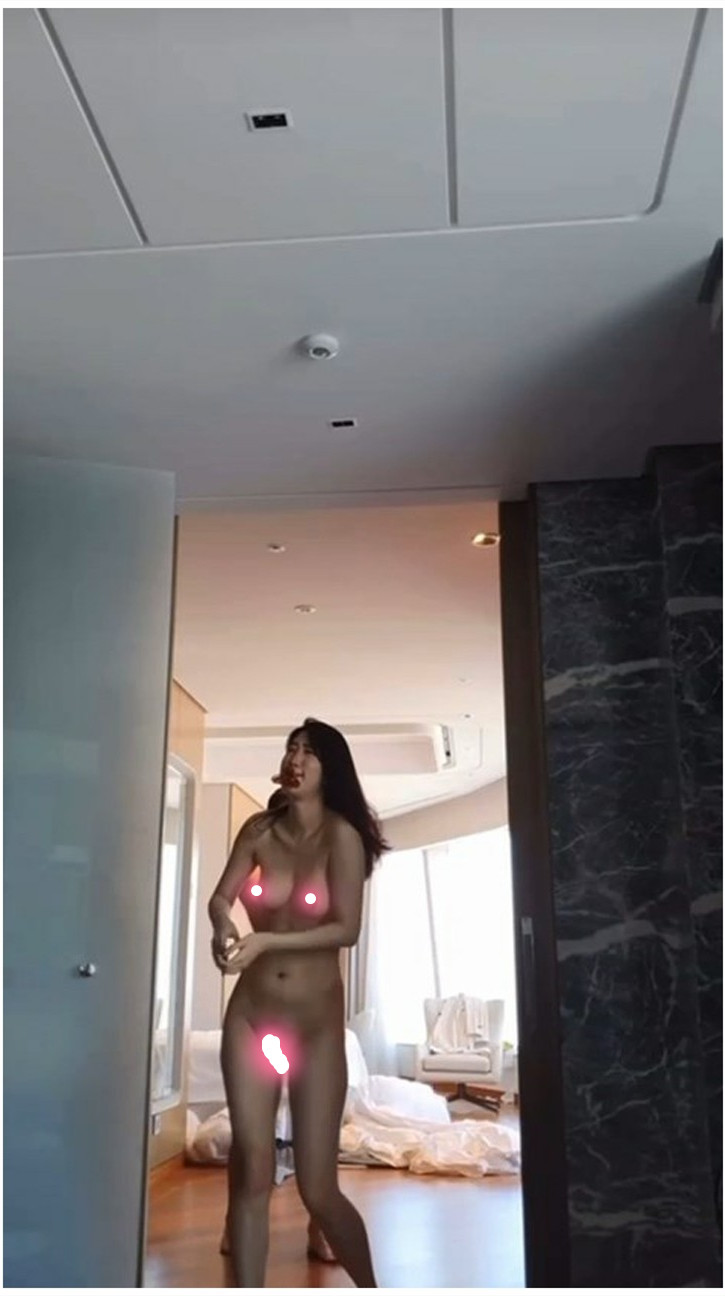 国内某百万级粉丝的女主播直播完后忘关摄像头,和男朋友脱光衣服去洗澡被全程直播