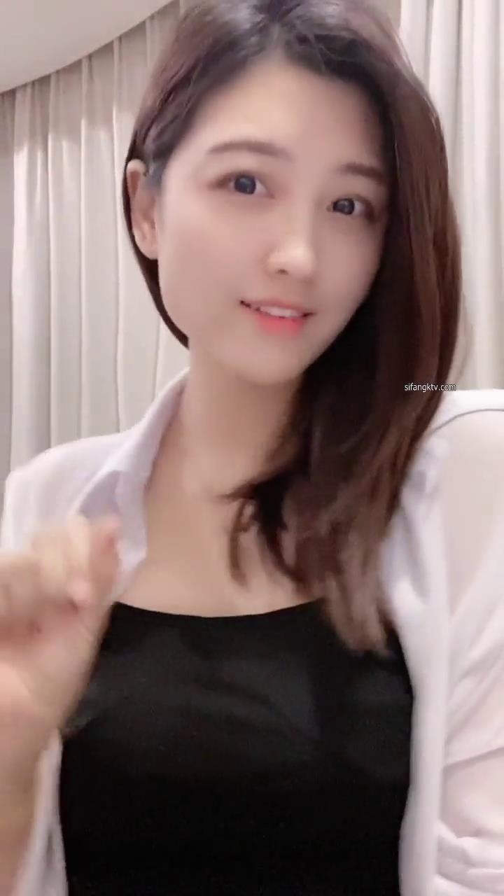 抖音清纯人气女神【李小艺】大尺度高价1V1