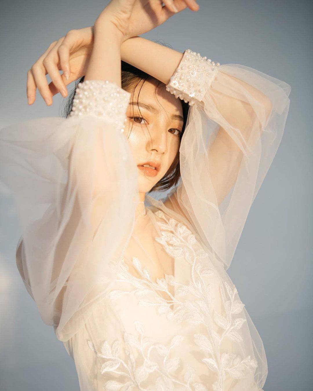 顶爆了！高颜气质长腿知名模特小姐姐私房拍摄换衣被记录加射精~年轻~水嫩~无水4K 41V