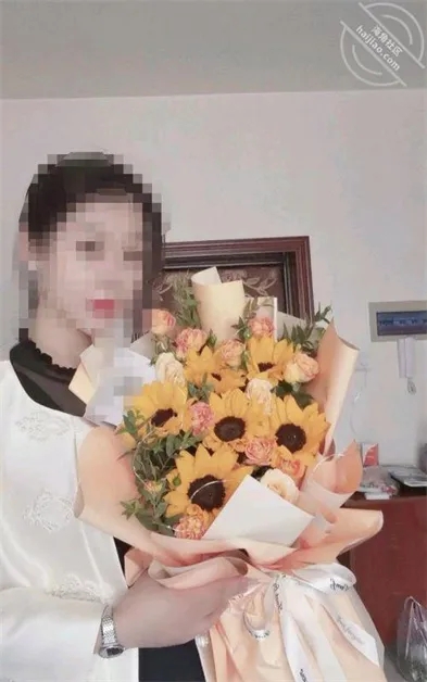 【海角极品乱伦】《我的妈妈是脚模》双飞妈妈和小姨前传篇