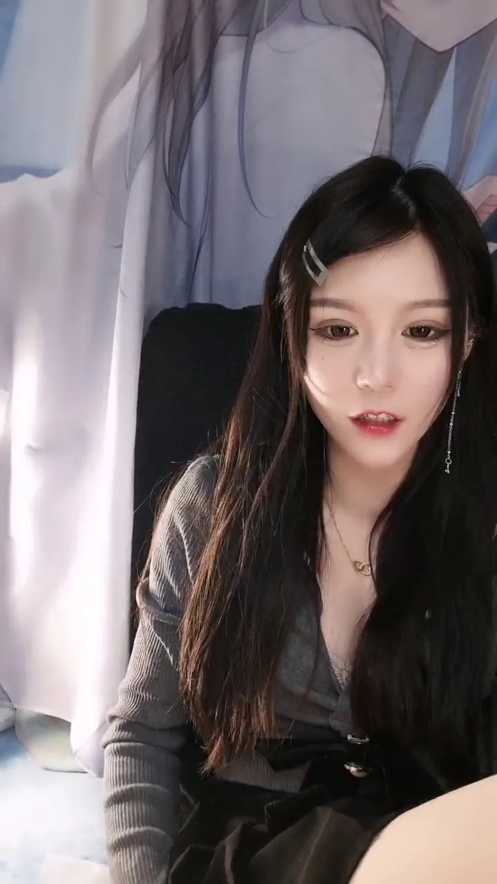 大眼睛网红小姐姐！带上面具自慰秀！