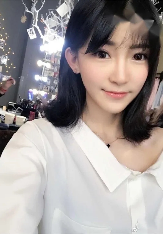 上海师范大学谢晋影视艺术学院~极品身材清纯美女校花【陈大祎】不健康私拍流出