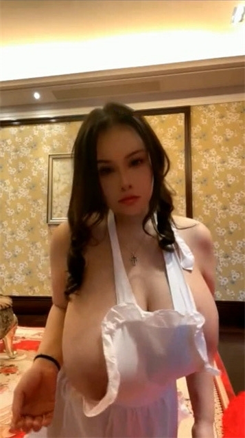 最新网传极品Z杯爆乳胸模『悠悠』与粉丝大佬性爱私拍流出