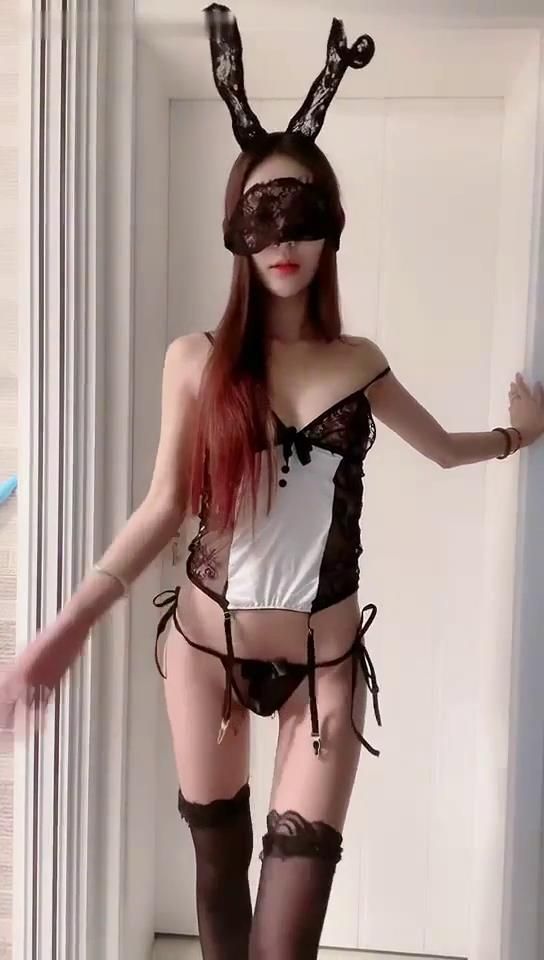 【快手】小妹白若嘉—-最新流出《兔女郎》裸舞视频 1V