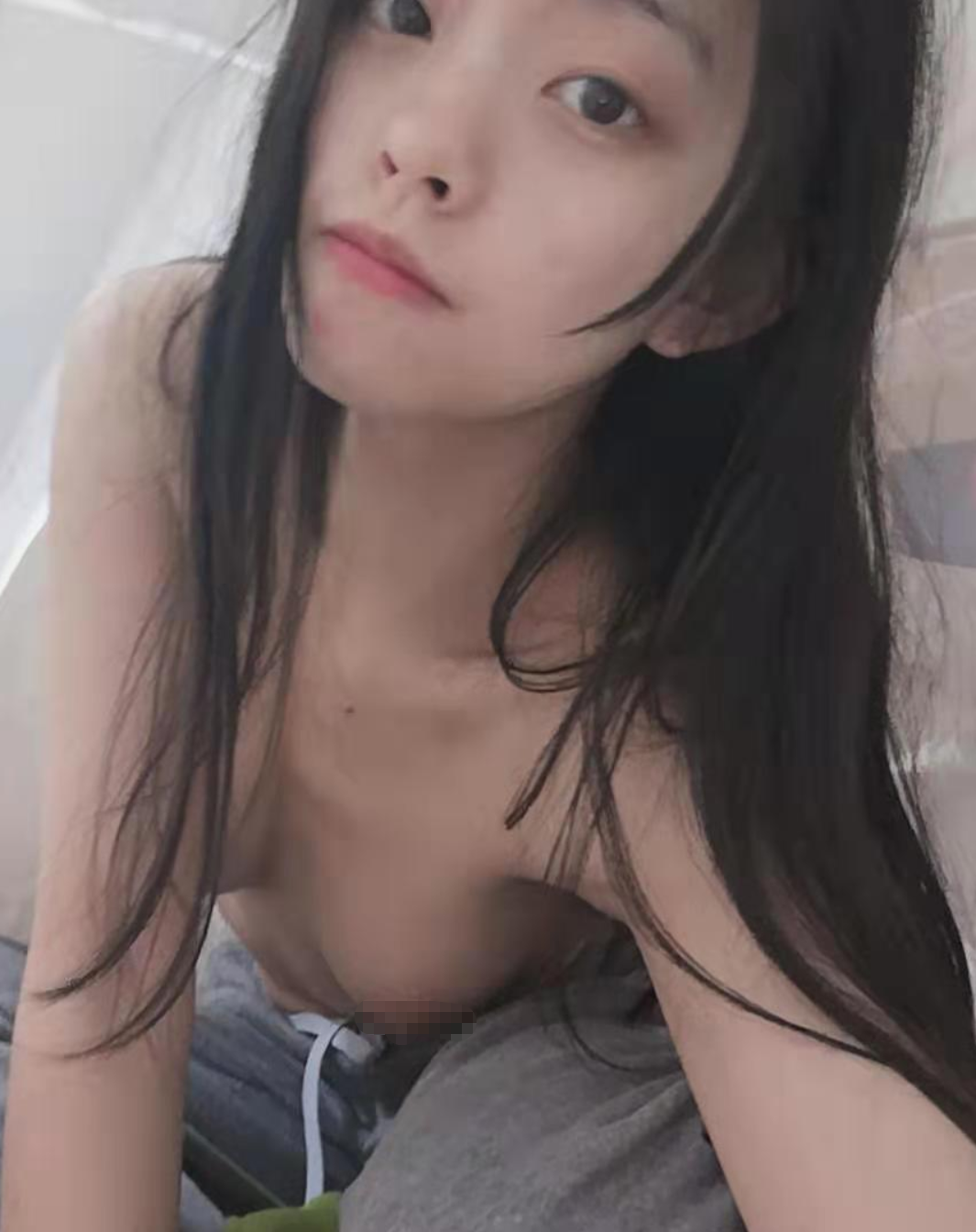 云盘高质露脸泄密！清纯可爱卫校拜金美眉【小柒酱】被有钱金主包养