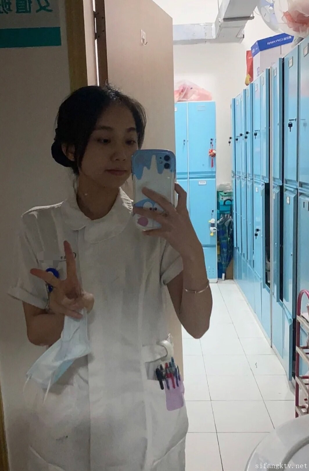 白天是清纯美丽的小大夫，晚上是有钱人的母狗，蜂腰大奶啪啪肛交，母狗属性拉满