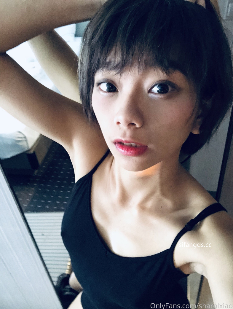 OF清纯娃娃脸，极品身材女模【小小sharolxiao】私拍，楚楚可怜的小女奴