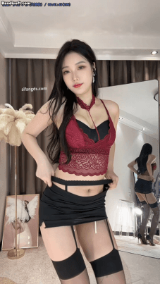 【抖音 圈圈吖】80W粉丝 高价定制大尺度骚舞 抖臀露底