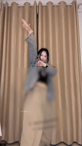 推特新晋福利姬 千金(笑笑) 大尺动感裸舞福利长时+顶B骚舞