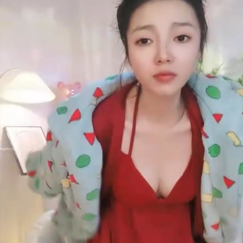 【鲨鱼小辣椒】性感绝美女神 跳蛋自慰骚穴水嫩嫩浪叫呻吟不止