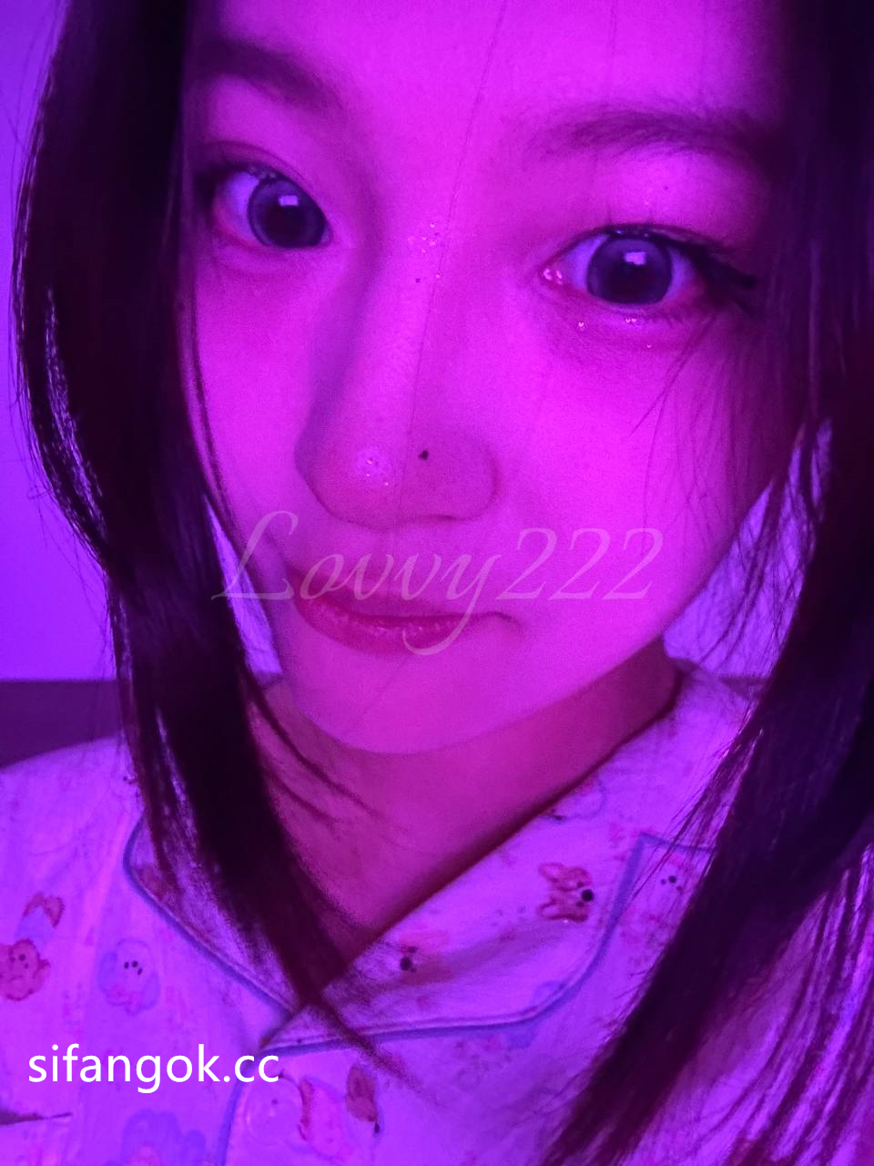 露脸才是王道！可欲可甜极品反差女大【lovvy软糖】最新SVIP福利，腰窝雪白大圆臀肏起来是真爽(3V)