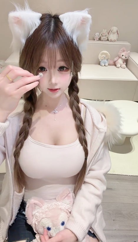 抖音 小点炘 巨乳小蛮腰美女 露点 扣B自慰 掰开B特写 揉胸【4V】